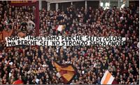 Lo striscione esposto in Curva Sud a Roma/Inter